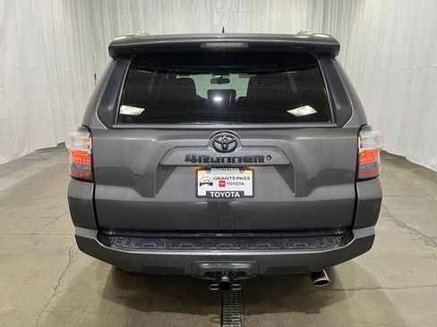 Certified 2018 Toyota 4Runner SR5 Premium AWD/4WD image 5