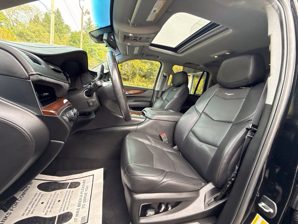 Used 2018 Cadillac Escalade Luxury AWD/4WD image 19