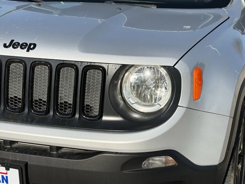 Used 2018 Jeep Renegade Altitude image 11