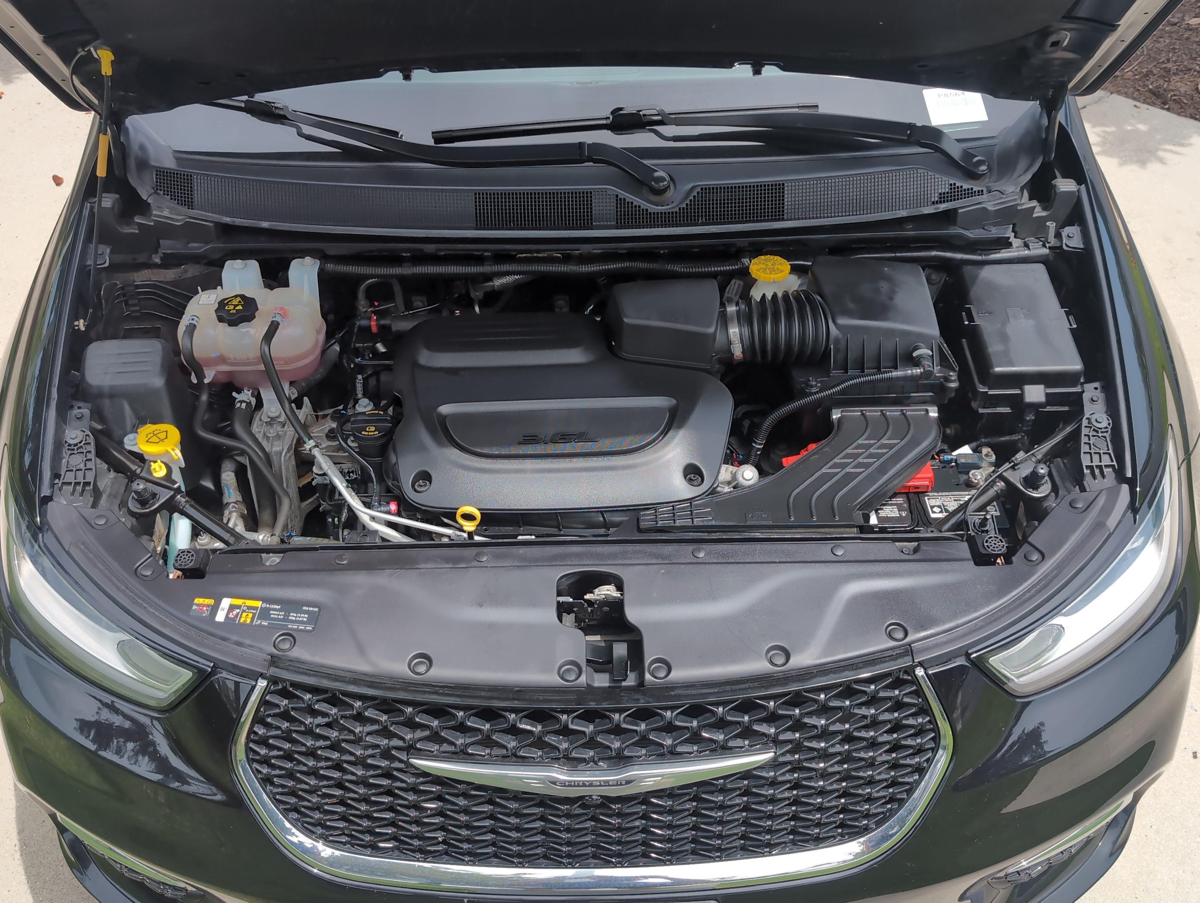Used 2024 Chrysler Pacifica Touring-L FWD image 33