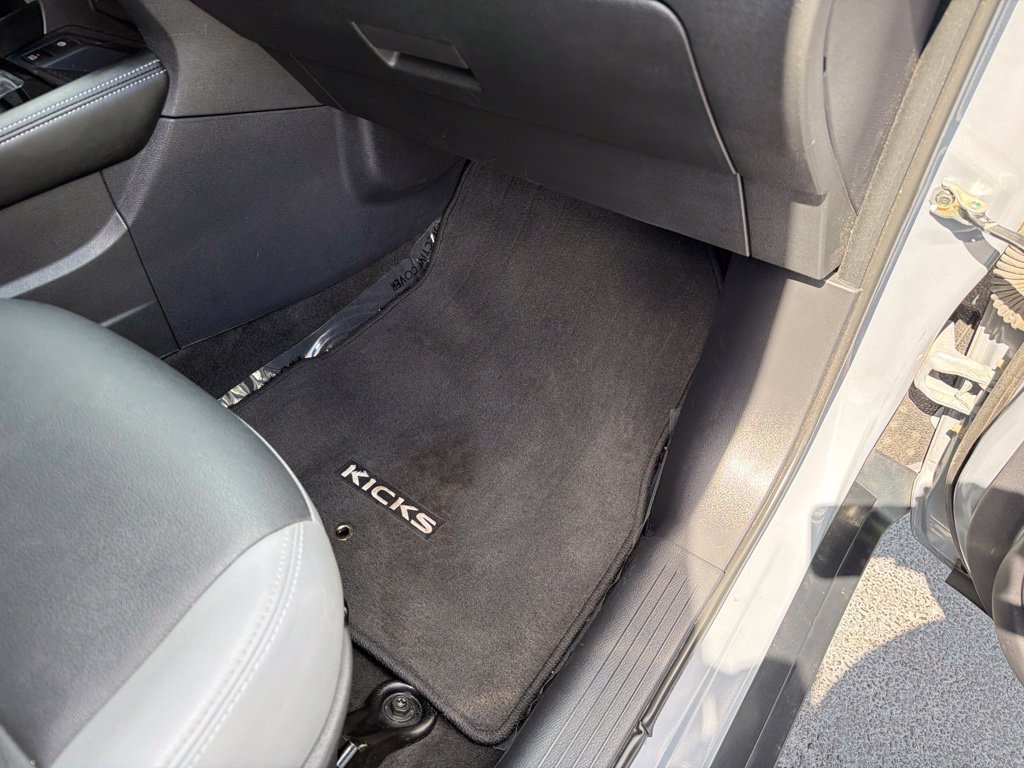 Used 2024 Nissan Kicks SR w/ SR Premium Package FWD image 27