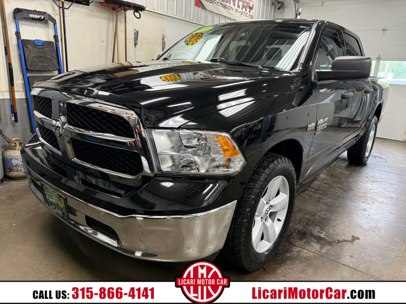 Used 2023 RAM 1500 Classic SLT AWD/4WD image 1