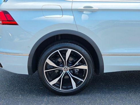 Used 2022 Volkswagen Tiguan SEL R-Line AWD/4WD image 17