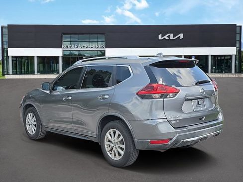 Used 2018 Nissan Rogue SV FWD image 3