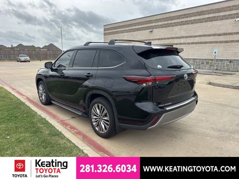 Certified 2025 Toyota Highlander Platinum AWD/4WD image 6