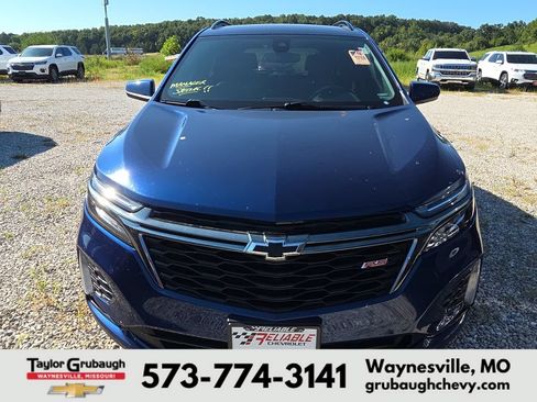 Used 2022 Chevrolet Equinox RS w/ LPO, Floor Liner Package FWD image 2