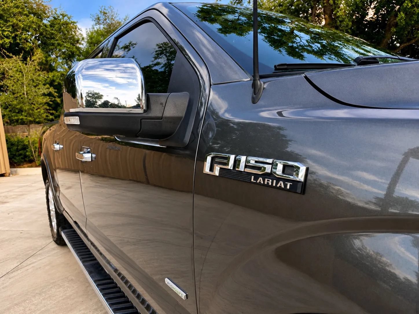 Used 2015 Ford F150 Lariat w/ Equipment Group 502A Luxury AWD/4WD image 12
