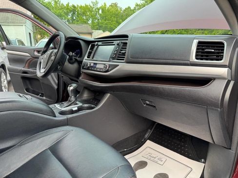 Used 2015 Toyota Highlander XLE image 31