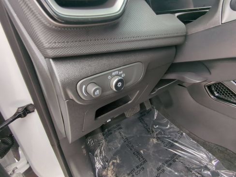 Used 2025 Chevrolet TrailBlazer LT FWD image 13