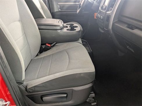 Used 2021 RAM 1500 Classic SLT image 28