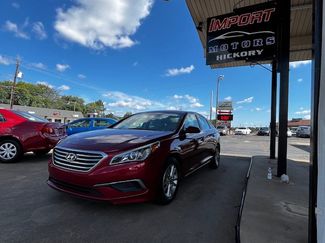 Used 2016 Hyundai Sonata SE image 1
