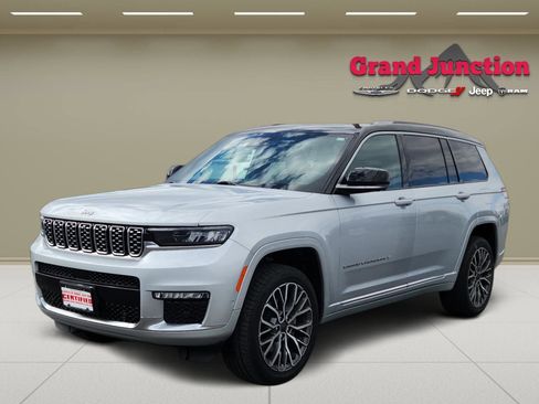 Used 2023 Jeep Grand Cherokee L Summit AWD/4WD image 3