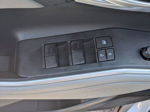 Used 2023 Toyota Highlander XLE AWD/4WD image 10