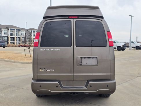 Used 2023 Chevrolet Express 2500 Extended image 6
