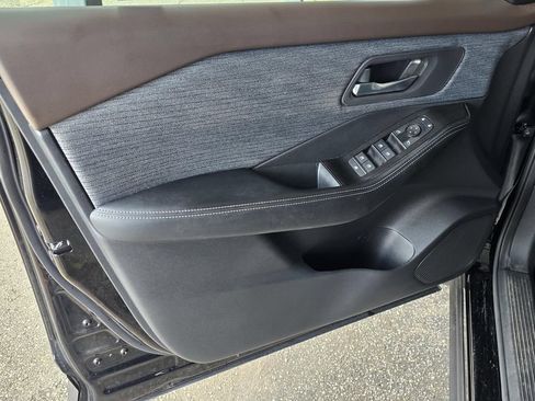 Used 2023 Nissan Rogue SV FWD image 31
