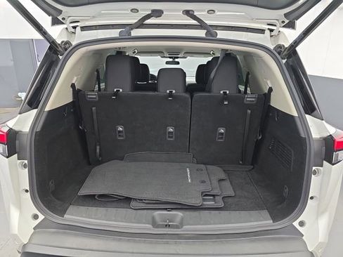 Used 2025 Nissan Pathfinder SV image 43