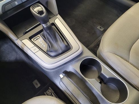 Used 2017 Hyundai Elantra SE FWD image 26