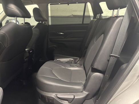 Used 2025 Toyota Grand Highlander XLE image 27