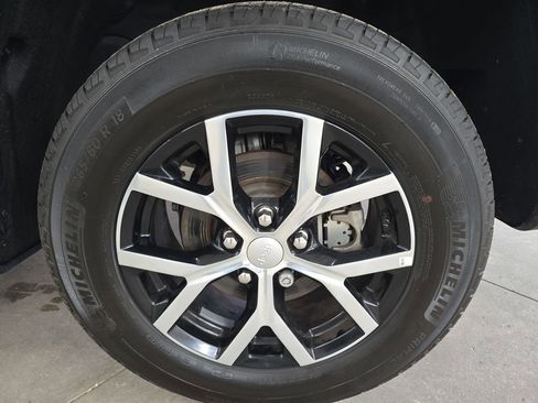 Certified 2024 Jeep Grand Cherokee Limited AWD/4WD image 34