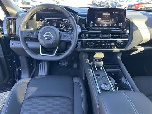 New 2025 Nissan Pathfinder SV w/ SV Premium Package image 18