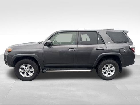 Used 2016 Toyota 4Runner SR5 image 2