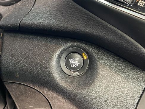 Used 2019 Jeep Cherokee Limited image 25