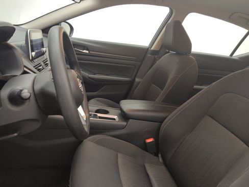 Used 2025 Nissan Altima 2.5 SV FWD image 17