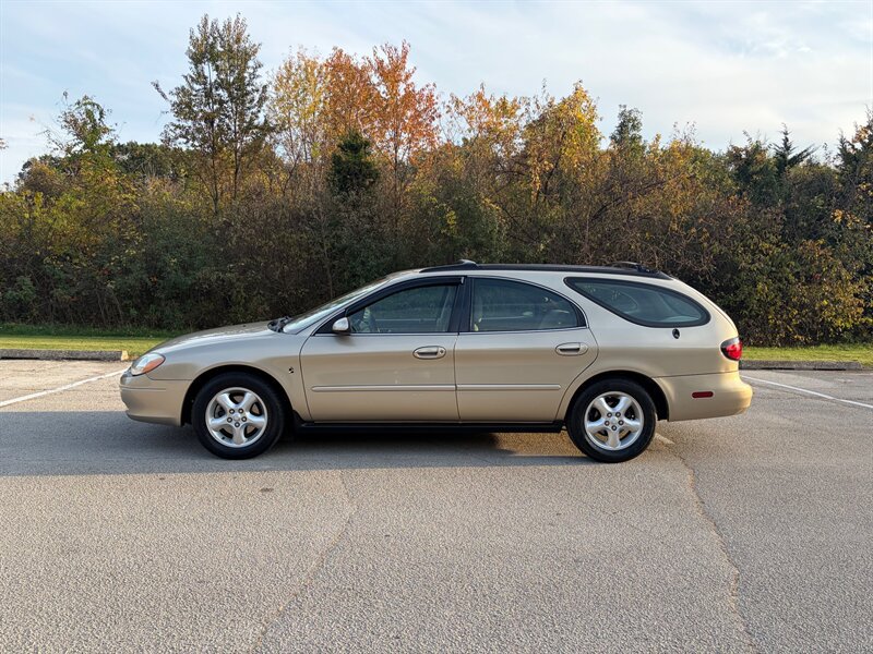 Used 2001 Ford Taurus SE FWD image 2