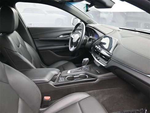 Used 2023 Cadillac CT4 Luxury image 2