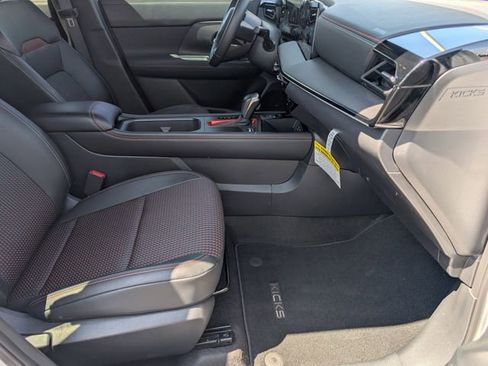 Used 2025 Nissan Kicks SR AWD/4WD image 25