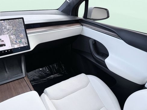 Used 2023 Tesla Model X image 60
