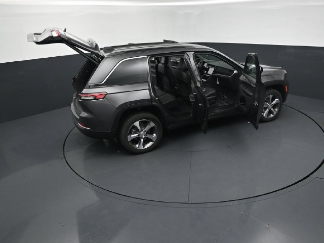 New 2026 Jeep Grand Cherokee Limited w/ Trailer Tow Package AWD/4WD image 29
