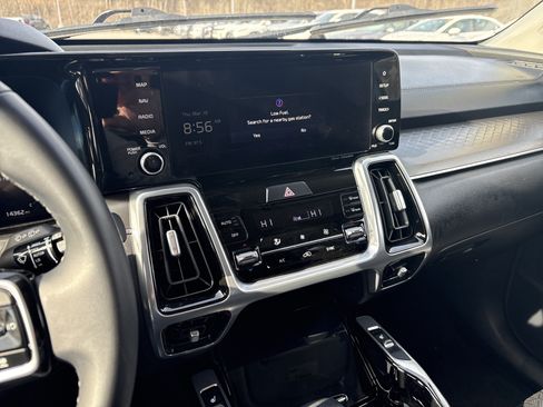 Used 2023 Kia Sorento SX AWD/4WD image 15