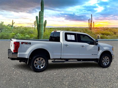 Used 2017 Ford F250 Lariat w/ Chrome Package image 4