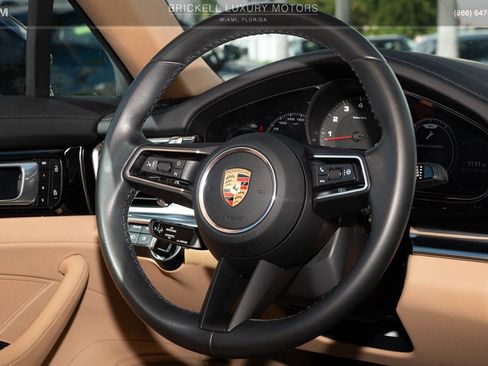 Used 2022 Porsche Panamera image 20