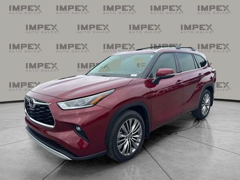 Used 2021 Toyota Highlander Platinum FWD image 1
