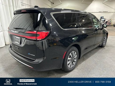 Used 2024 Chrysler Pacifica Limited FWD image 8