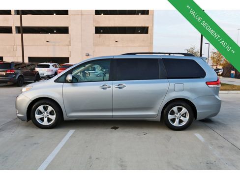 Used 2011 Toyota Sienna LE image 5