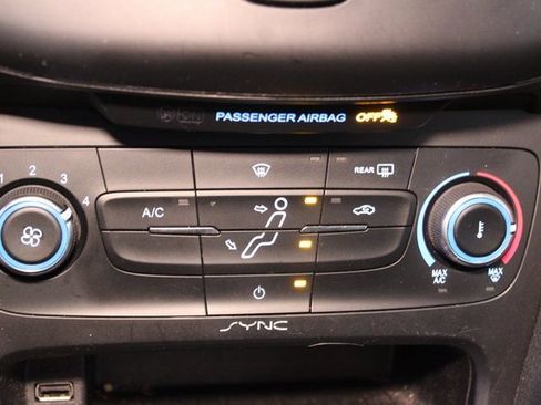 Used 2018 Ford Focus SE image 23