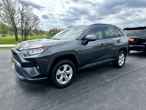 Used 2020 Toyota RAV4 XLE AWD/4WD image 3