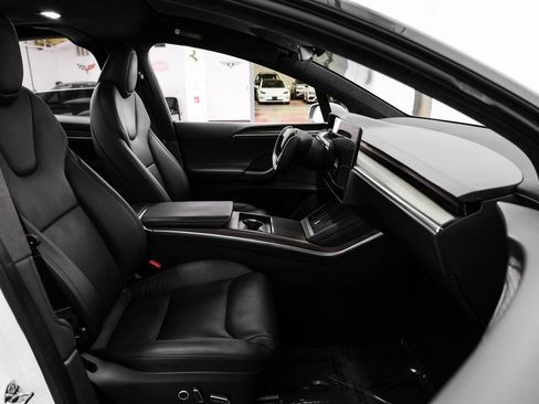 Used 2022 Tesla Model X image 29