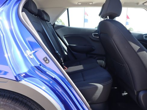 Used 2024 Hyundai Venue SEL image 12