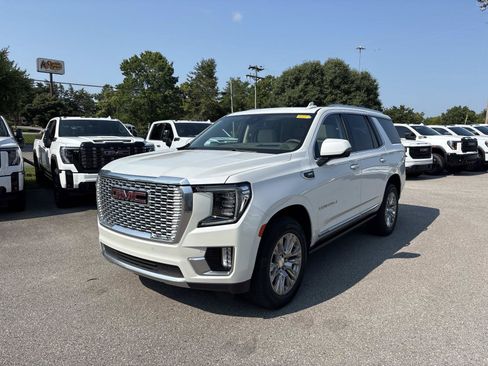 Used 2023 GMC Yukon Denali AWD/4WD image 3