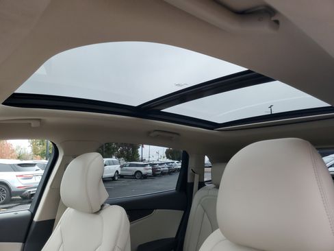 Used 2018 Lincoln MKX Reserve w/ Lincoln MKX Climate Package image 11