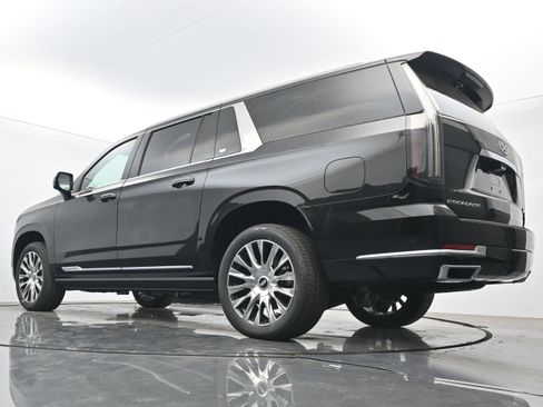 New 2026 Cadillac Escalade ESV Platinum Luxury AWD/4WD image 17