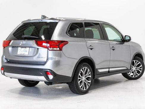 Used 2018 Mitsubishi Outlander ES FWD image 25