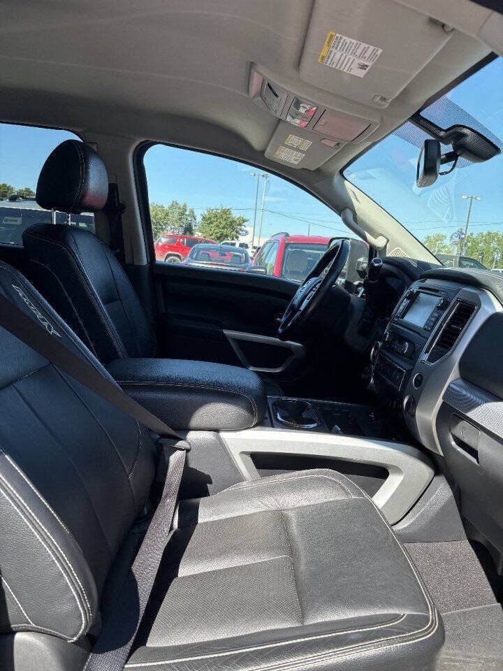 Used 2017 Nissan Titan PRO-4X AWD/4WD image 6