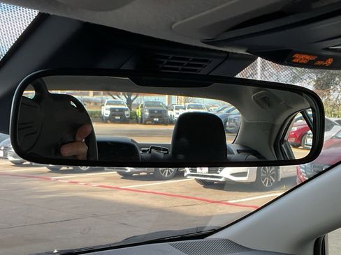 Used 2025 Toyota Corolla LE image 26