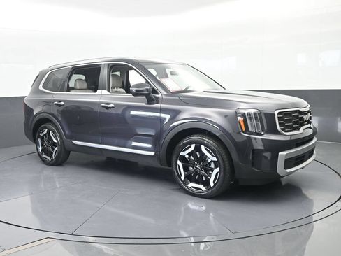 Used 2025 Kia Telluride S FWD image 8