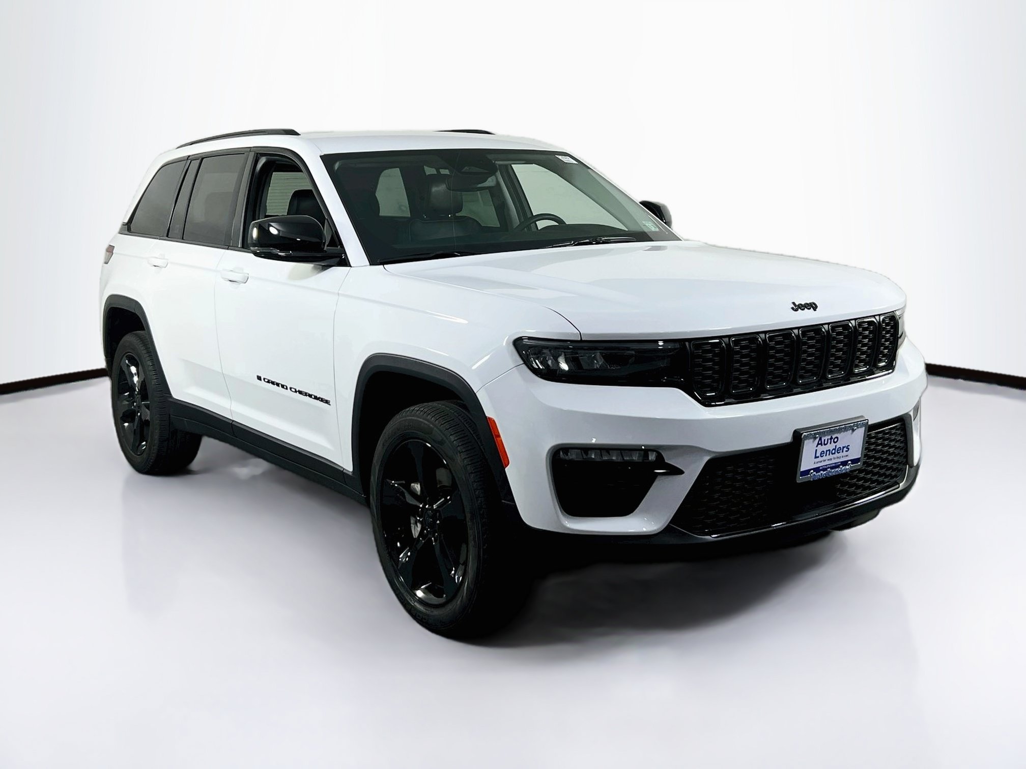 Used 2023 Jeep Grand Cherokee Limited w/ Black Appearance Package AWD/4WD image 3